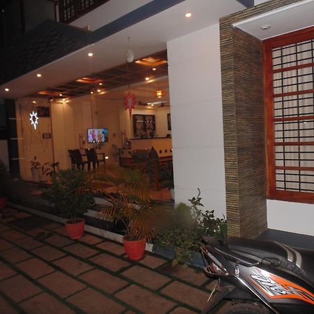 Hotel White House Residency Varkala Esterno foto