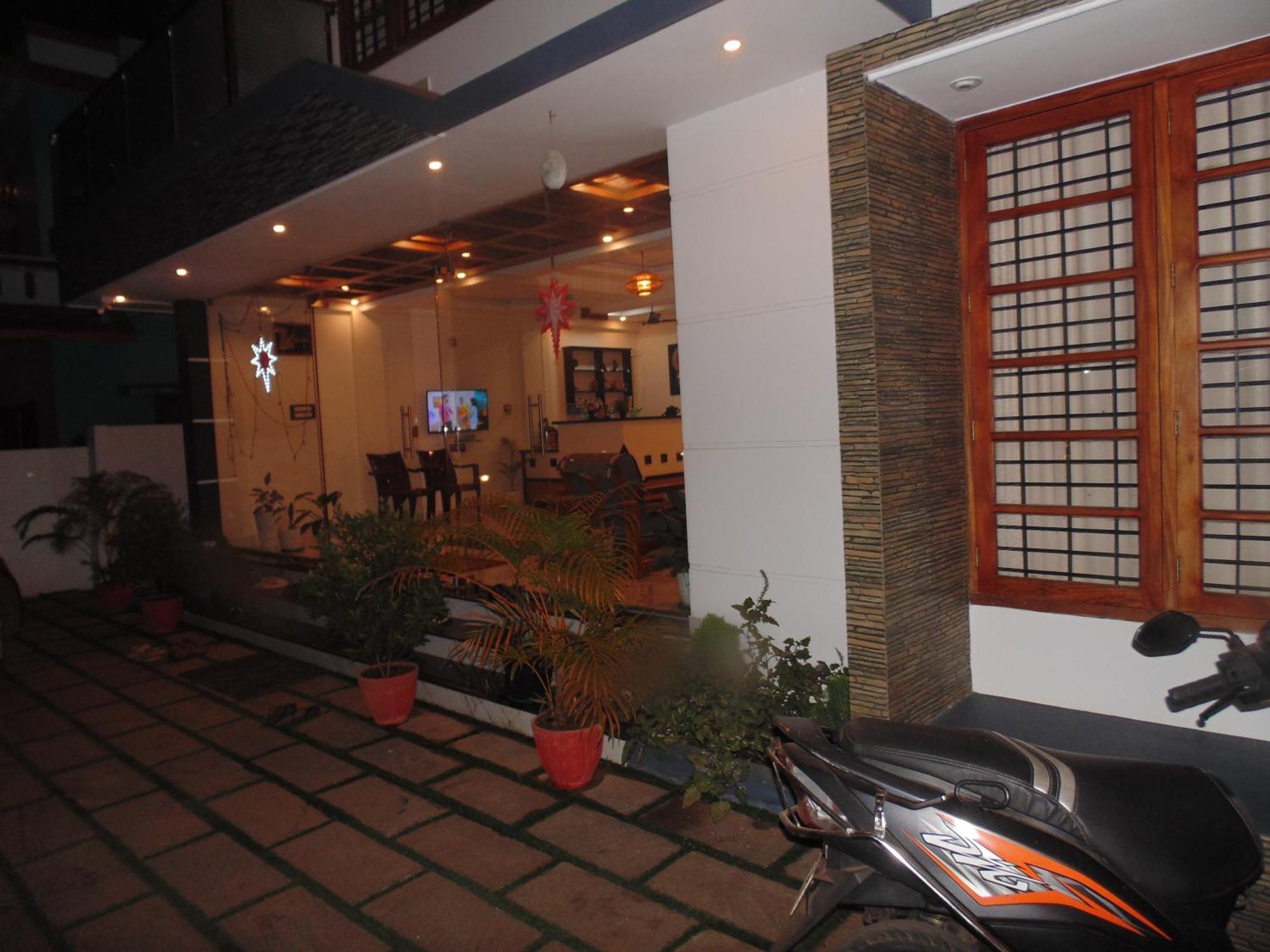 Hotel White House Residency Varkala Esterno foto